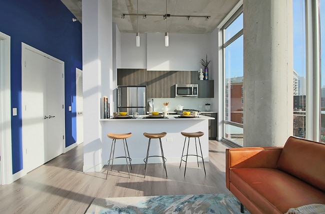 Building Photo - 728 W Ancona St Rental