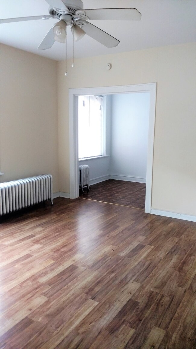 Building Photo - 6913 N Lakewood Ave Unit #402