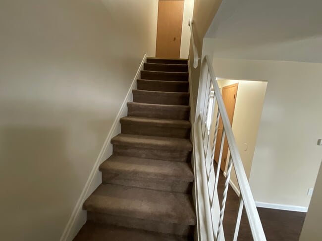 3 Bedroom Townhome - Valley View Apartments