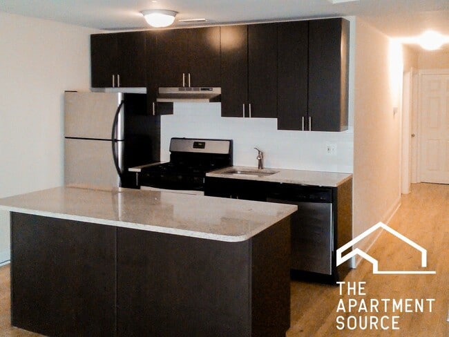 Building Photo - 2521 N Lincoln Ave Unit B2