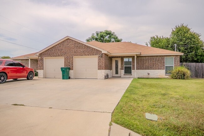 Building Photo - PRICE IMPROVEMENT!!! NOW ONLY $1,350!!!! Rental