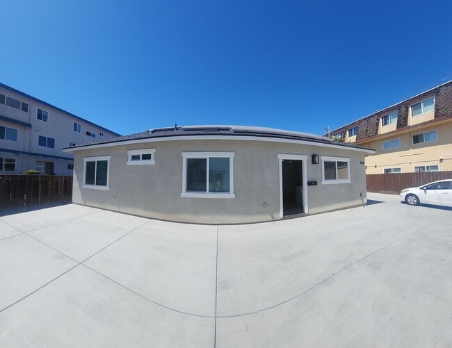 Building Photo - 556-556 Foothill Blvd Unit Foothill 556