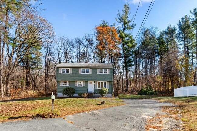 12 Hickory Ln