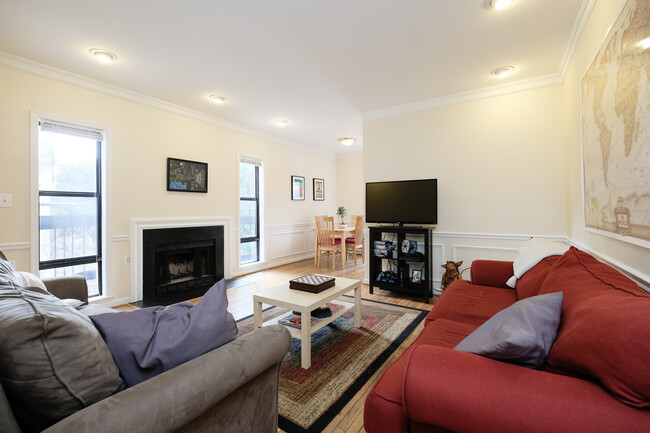 2 Bed / 1 Bath apartment available immedia... - 2 Bed / 1 Bath apartment available immedia... Unit #A