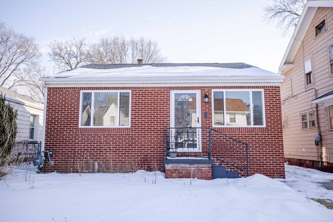 Building Photo - Beautiful Two bedroom home available for rent!