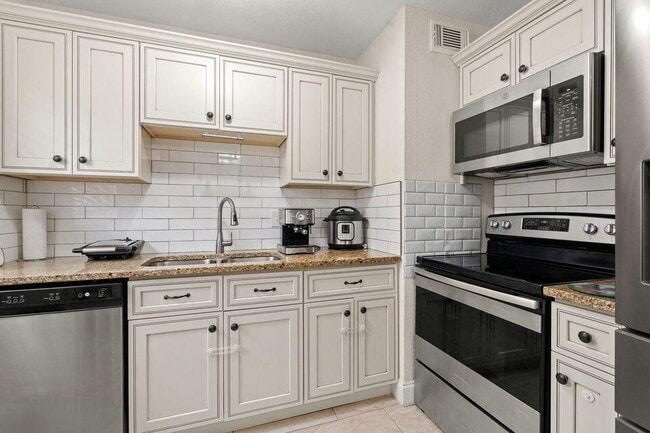 Photo - 2804 Ave J