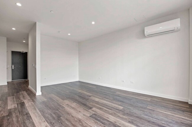 Photo - 925 W Randolph St Unit 2F