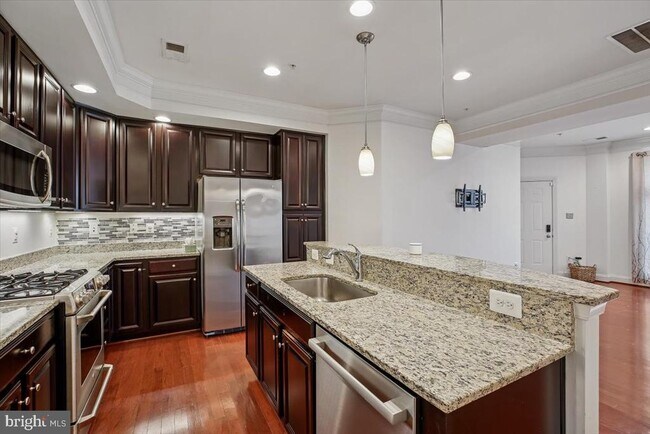 Photo - 452 Exchange Avenue