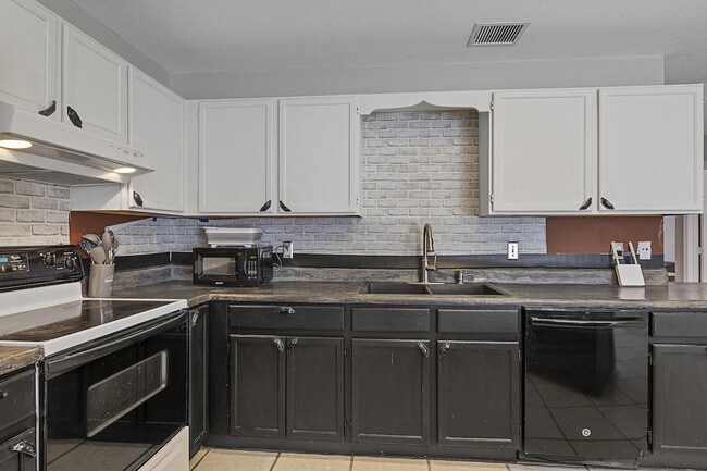 Photo - 14102 N Hills Village Dr