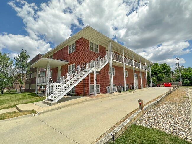 218 Hyland