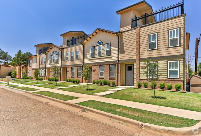 Building Photo - 2 Story Townhome With Top Level Deck!