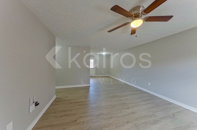 Photo - 185 Deer Pkwy