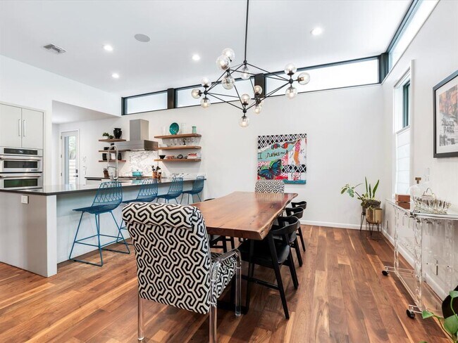 Photo - 1703 Dexter St