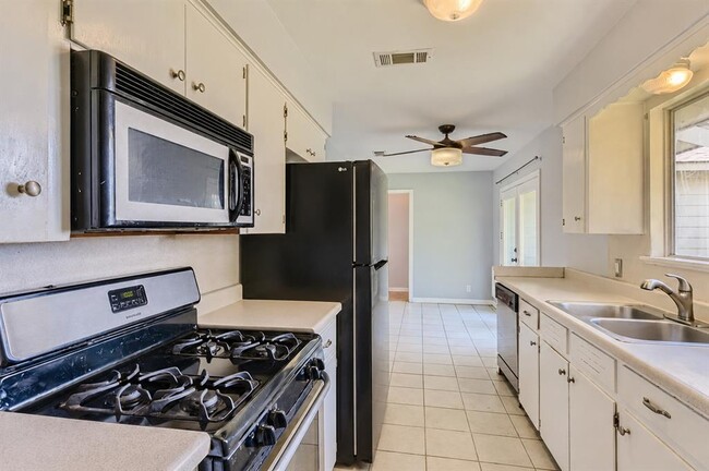 Photo - 6803 Esther Dr