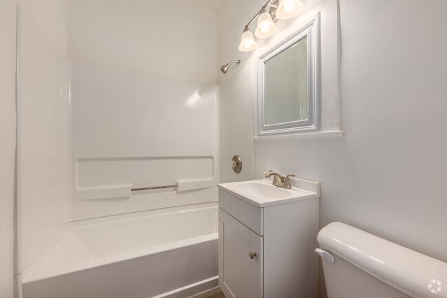 1BR, 1.5BA - 700SF - Bathroom