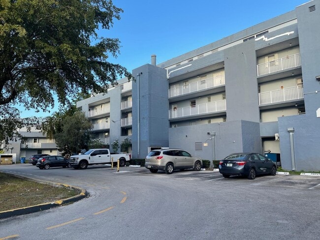 Building Photo - 9375 Fontainebleau Blvd Unit L219