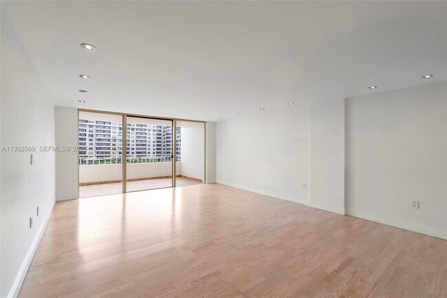 Building Photo - 199 Ocean Ln Dr Unit 611