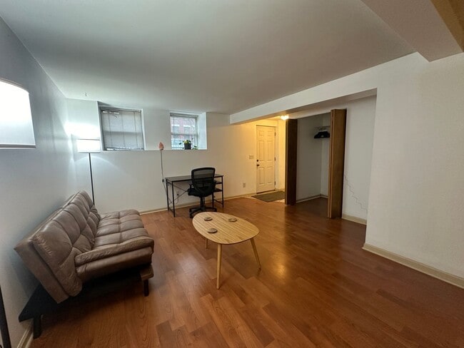 Photo - 1013 N Winchester Ave Unit G