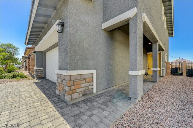 386 Larksong Ave