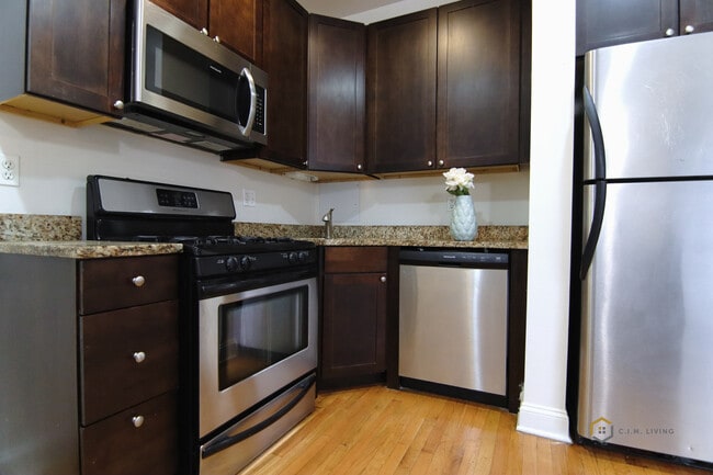 Kitchen - The Onyx on Hoyne