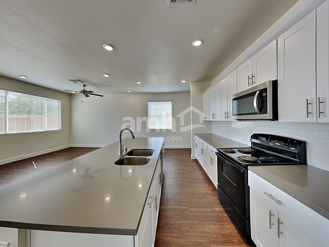Photo - 1609 Viaggio Ave