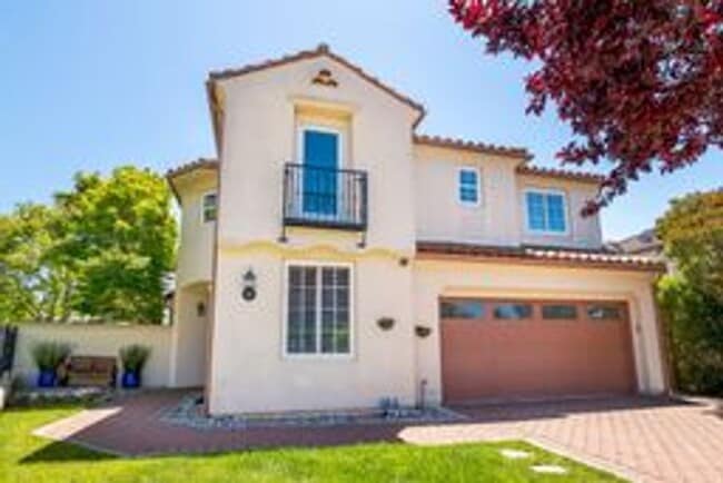 Photo - Private 4-Bedroom Cul-de-Sac Home with Hot Tub & Two Living Areas