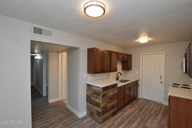 6044 N 21st Ave Unit 2