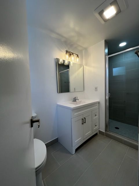 Photo - 1380 W 9th St