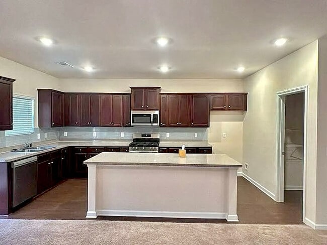 Photo - 105 Berry Dr