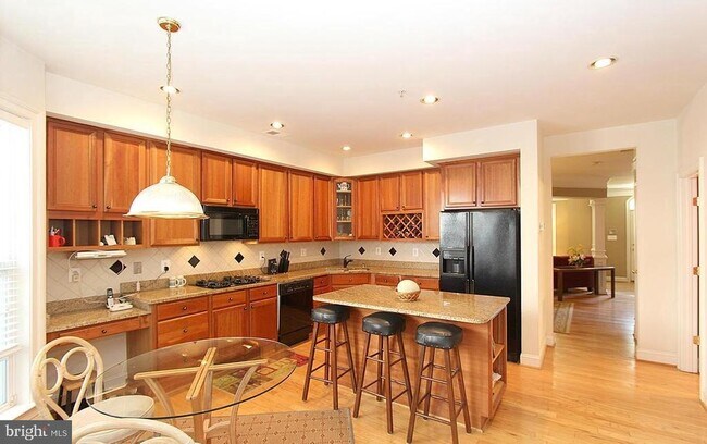 Photo - 537 Longhorn Crescent