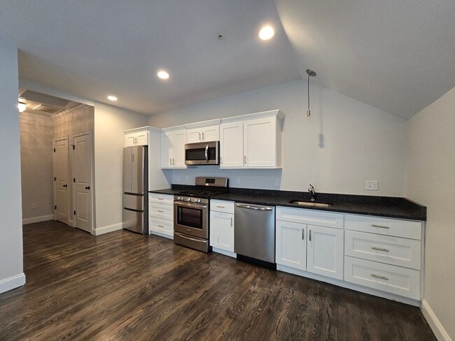 Photo - 285 St George St Unit 203