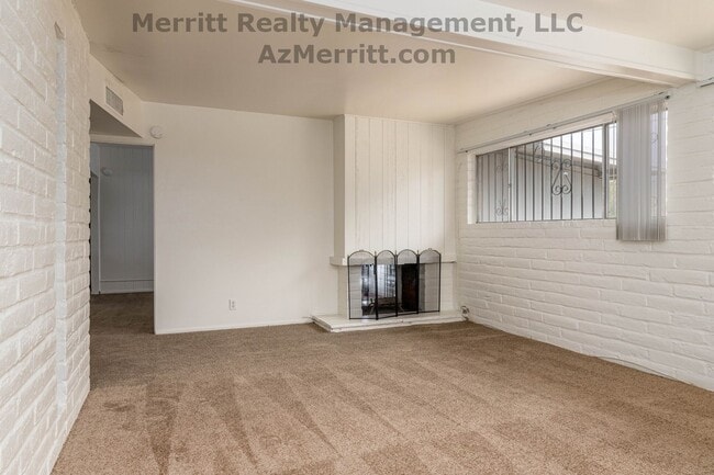 Building Photo - 4 Bedroom, 2 bath, air conditioned, fenced...
