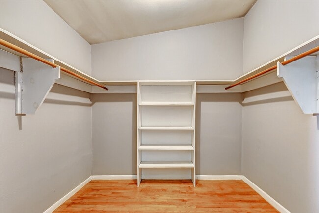 Photo - 5519 Burlinghall Dr