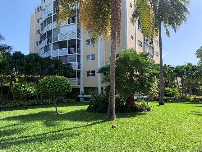 Photo - 555 Crandon Blvd Unidad 53