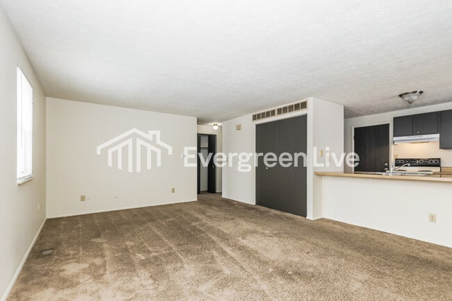 Photo - 8062 Mt Hood