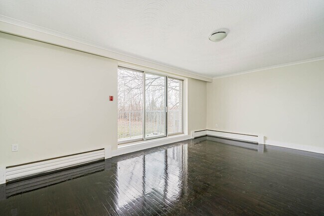 Photo - Beautifully Renovated 3 Bedroom Waterfront Building Unité 56