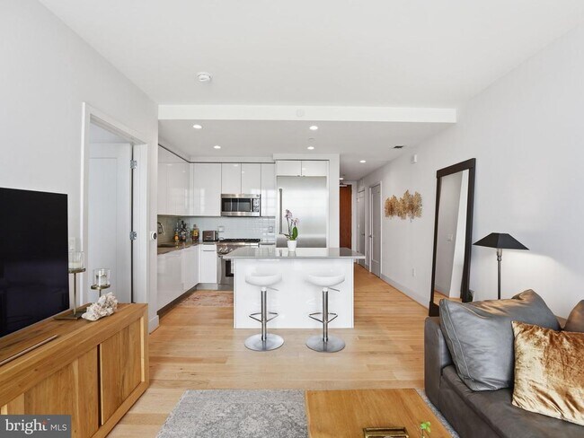 Photo - 45 Sutton Square SW Unit 702