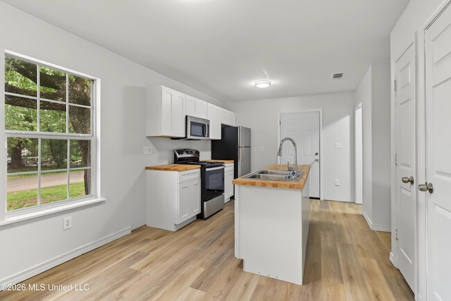 2001 43rd Ave