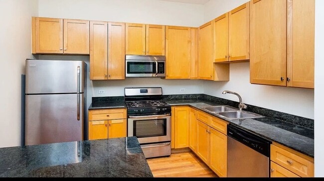 Photo - 441 W Blackhawk St