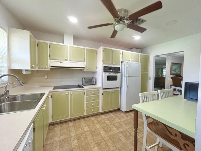 Photo - 5780 Fernley Dr W