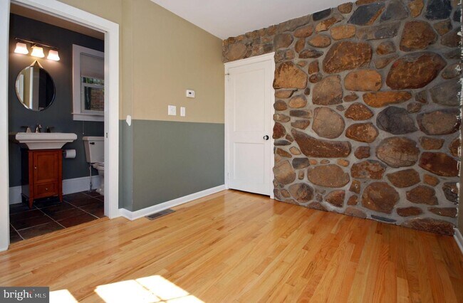 Photo - 14 Sergeant St