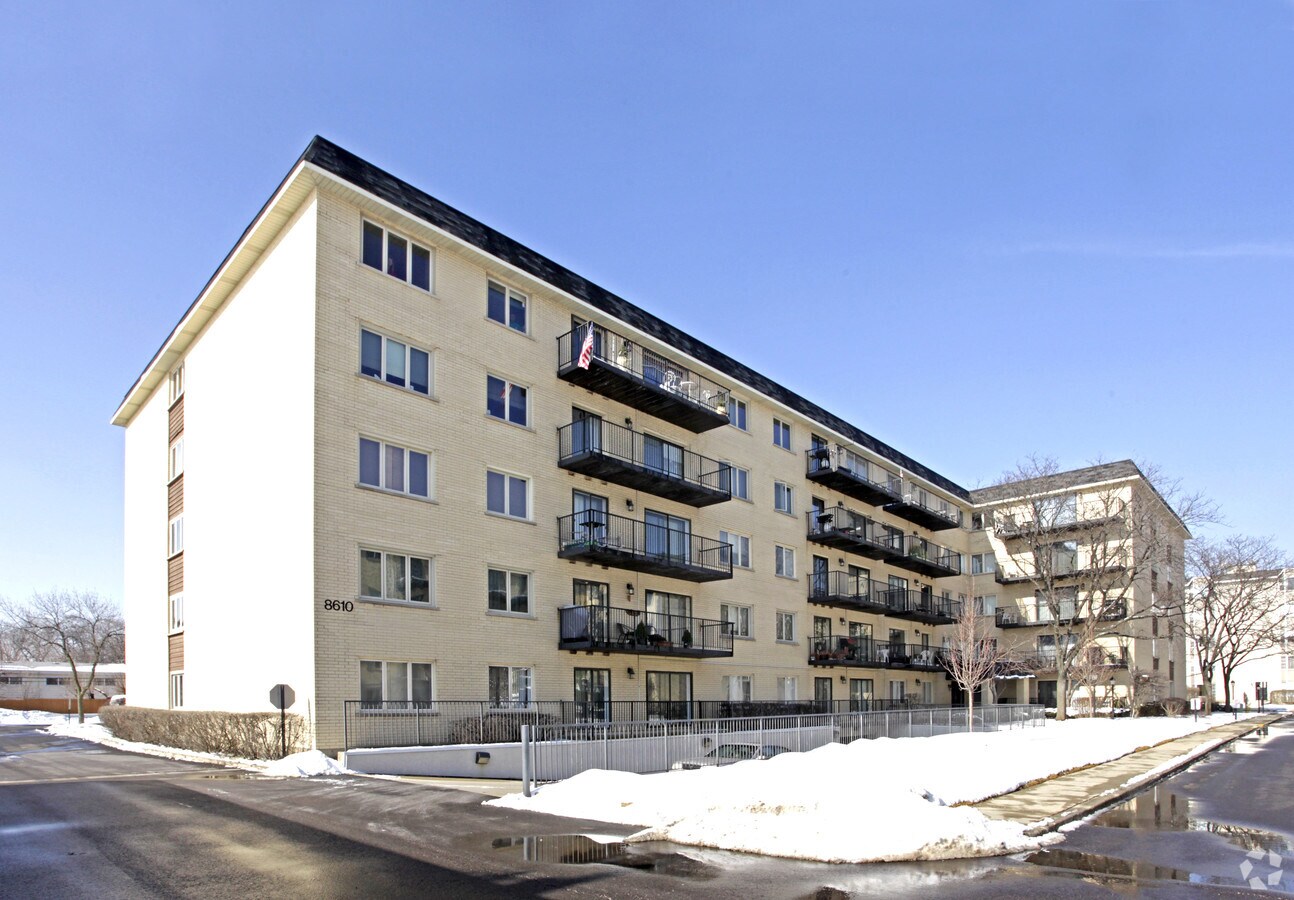 Photo - Grove Manor Condominiums