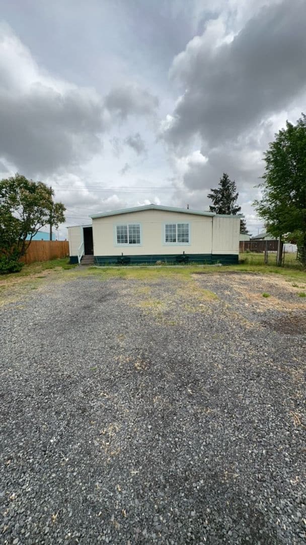 Building Photo - 2 Bedroom / 1 Bathroom Manufactured Home i...