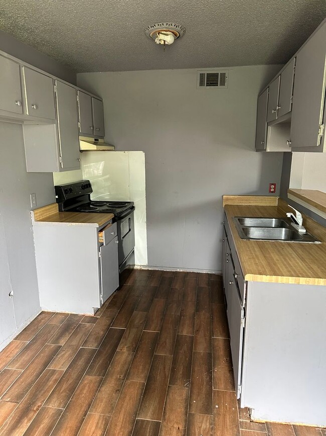 Photo - 1116 Flat Rock Cir