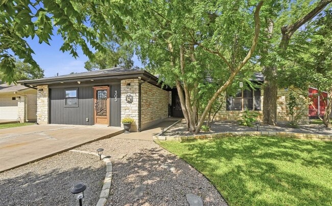 303 Pin Oak Dr