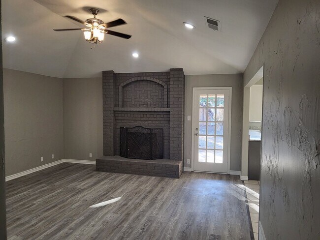 Photo - Charming 3bd 2 bth