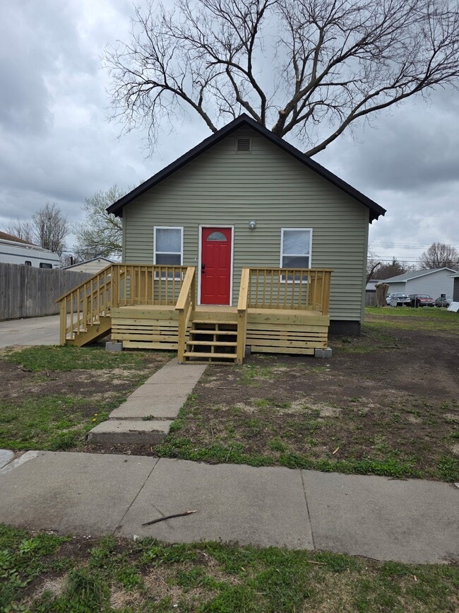 Building Photo - 2025 N 31st St