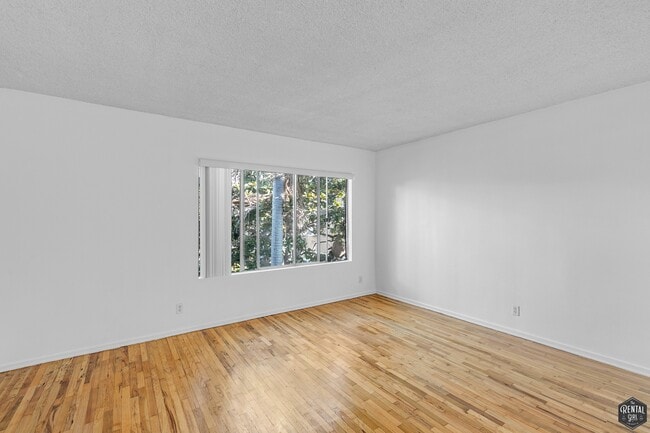 Photo - 1627 S Bundy Dr Unit 3