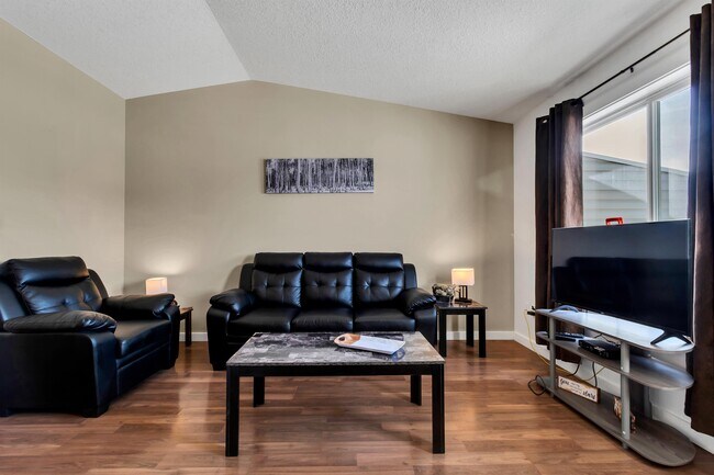 Building Photo - 9306 93 St Unit 201