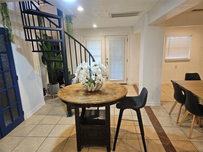 Photo - 812 Marlin St